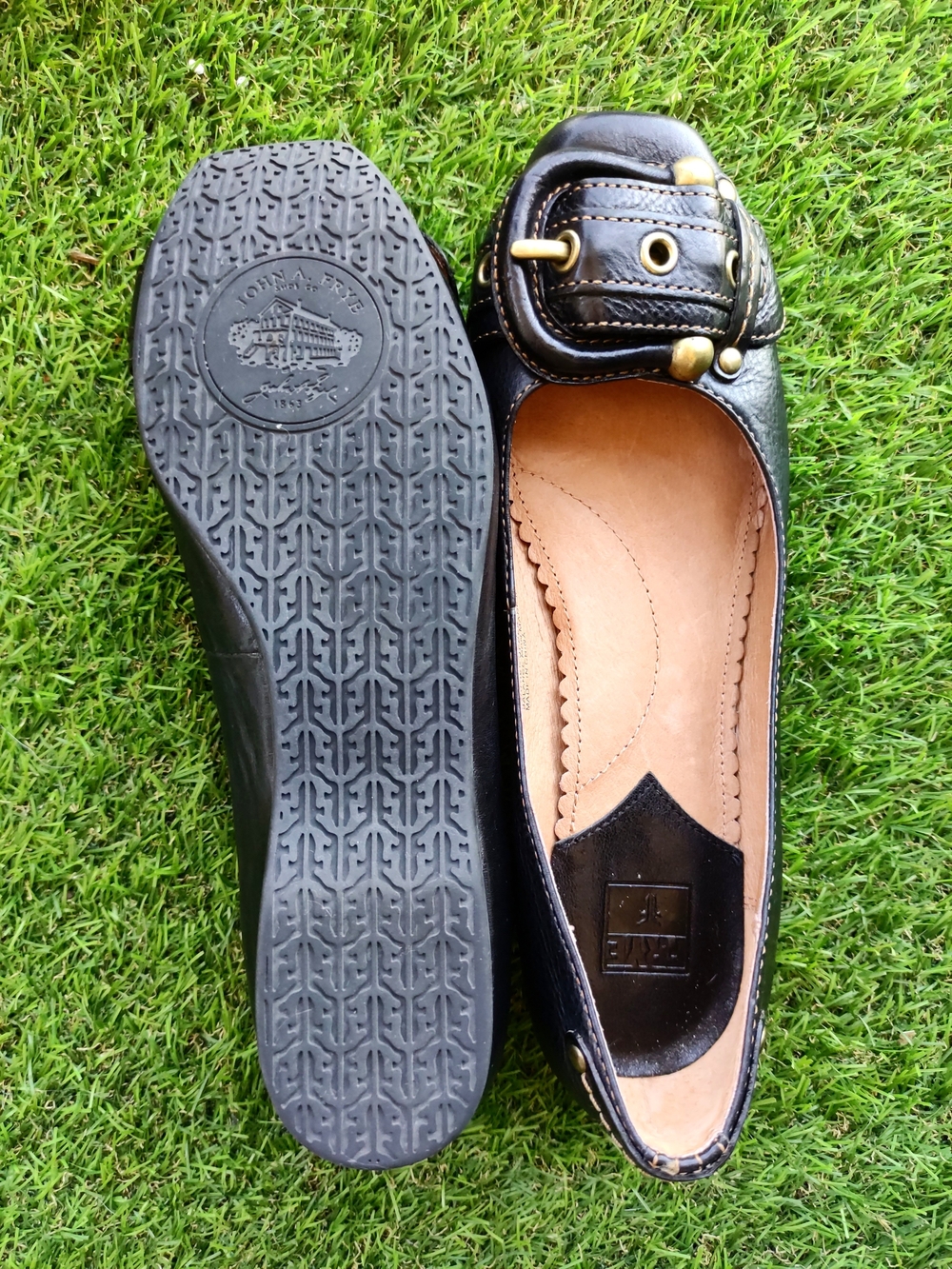 *Frye* Black Leather Flats - Never Worn Out - Picture 2 of 5